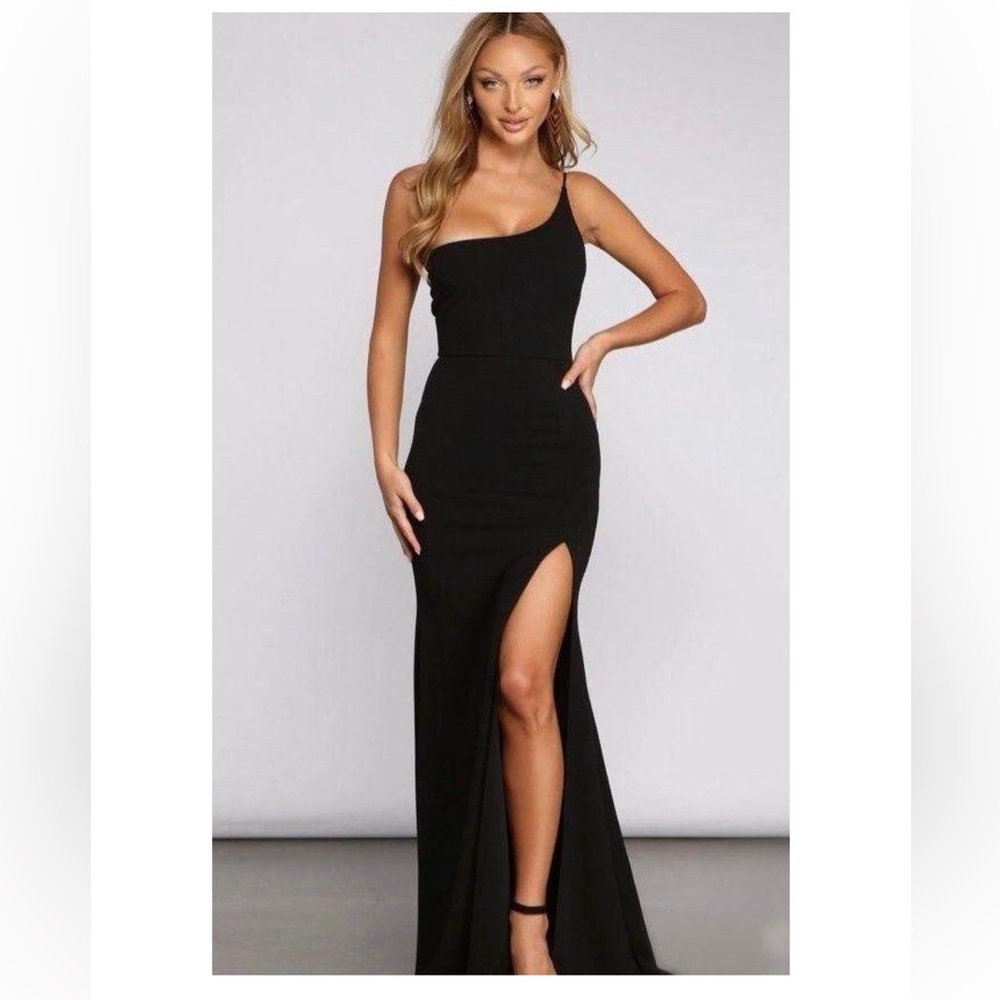 Windsor Black One-Shoulder Prom Dress with Thigh Slit
